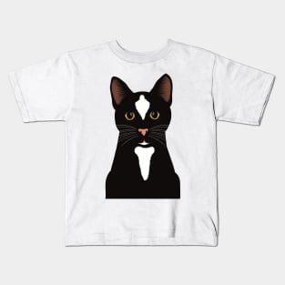 The cute and alert Black cat is waiting and watching you. Kids T-Shirt